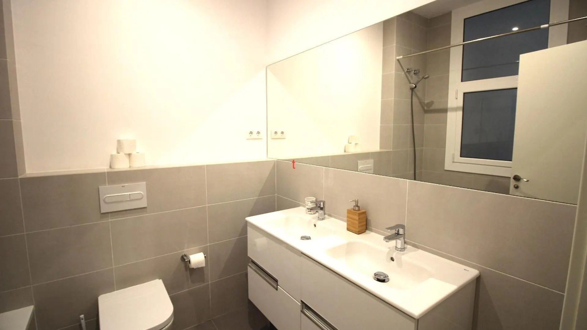 Bed & Breakfast Rooms Balmes Barcelona