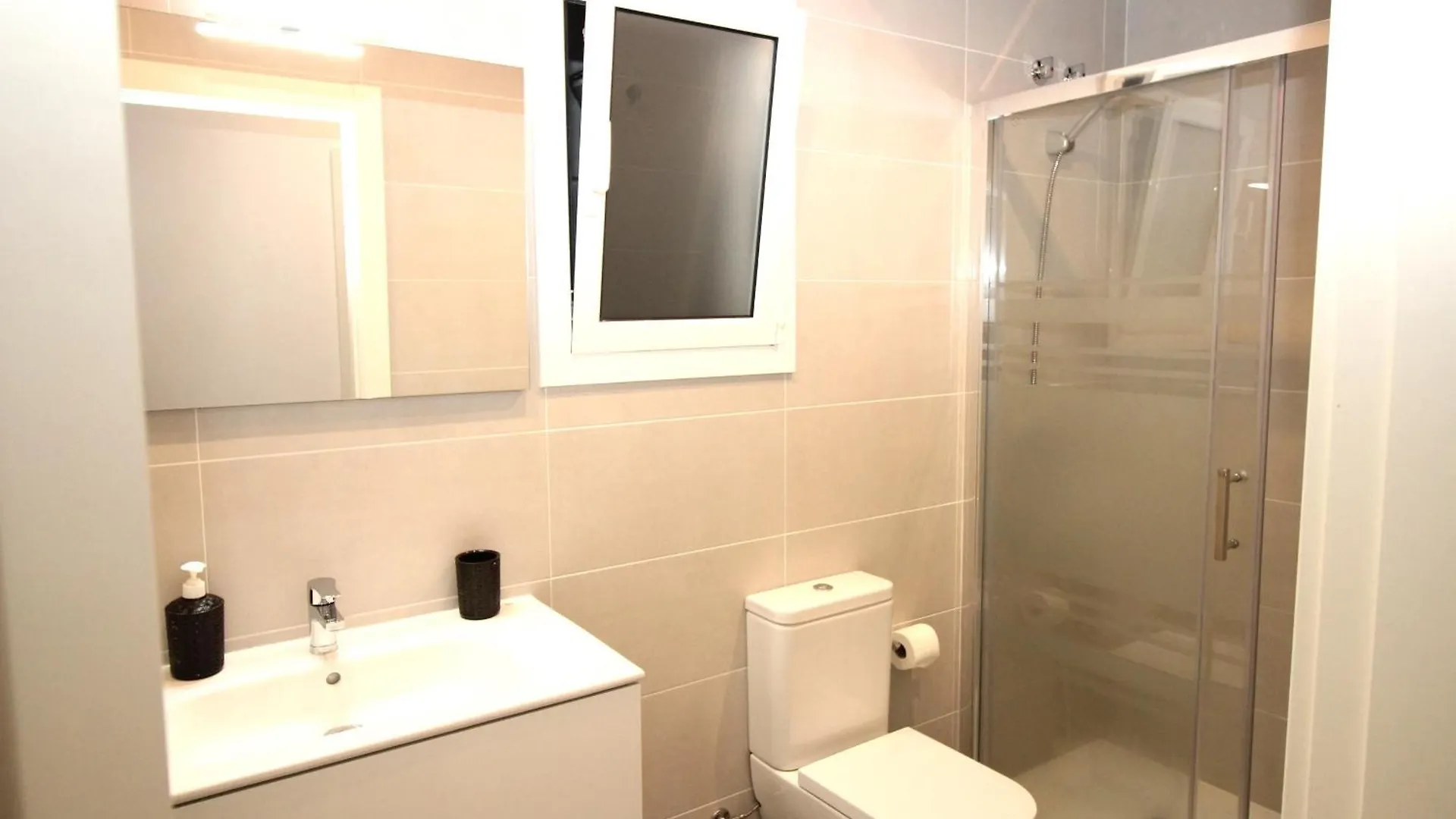 Rooms Balmes Barcelona Bed & Breakfast