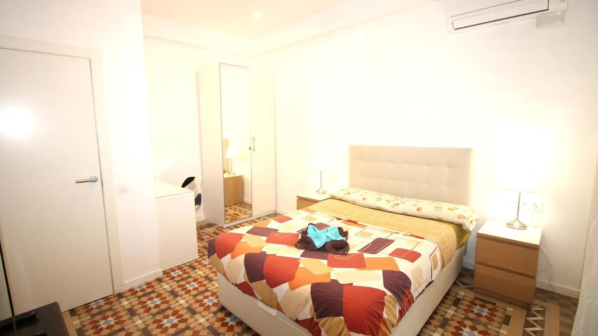 Rooms Balmes Barcelona Bed & Breakfast