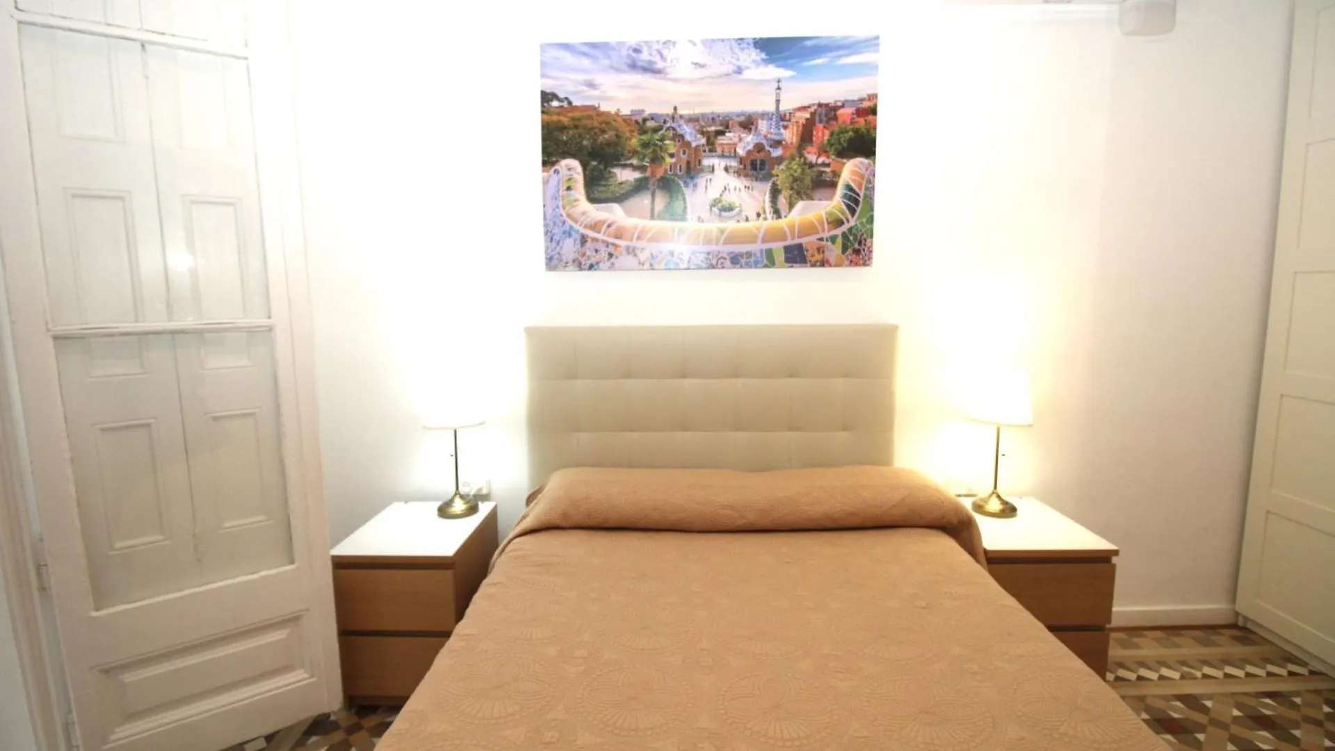Bed & Breakfast Rooms Balmes Barcelona Spain