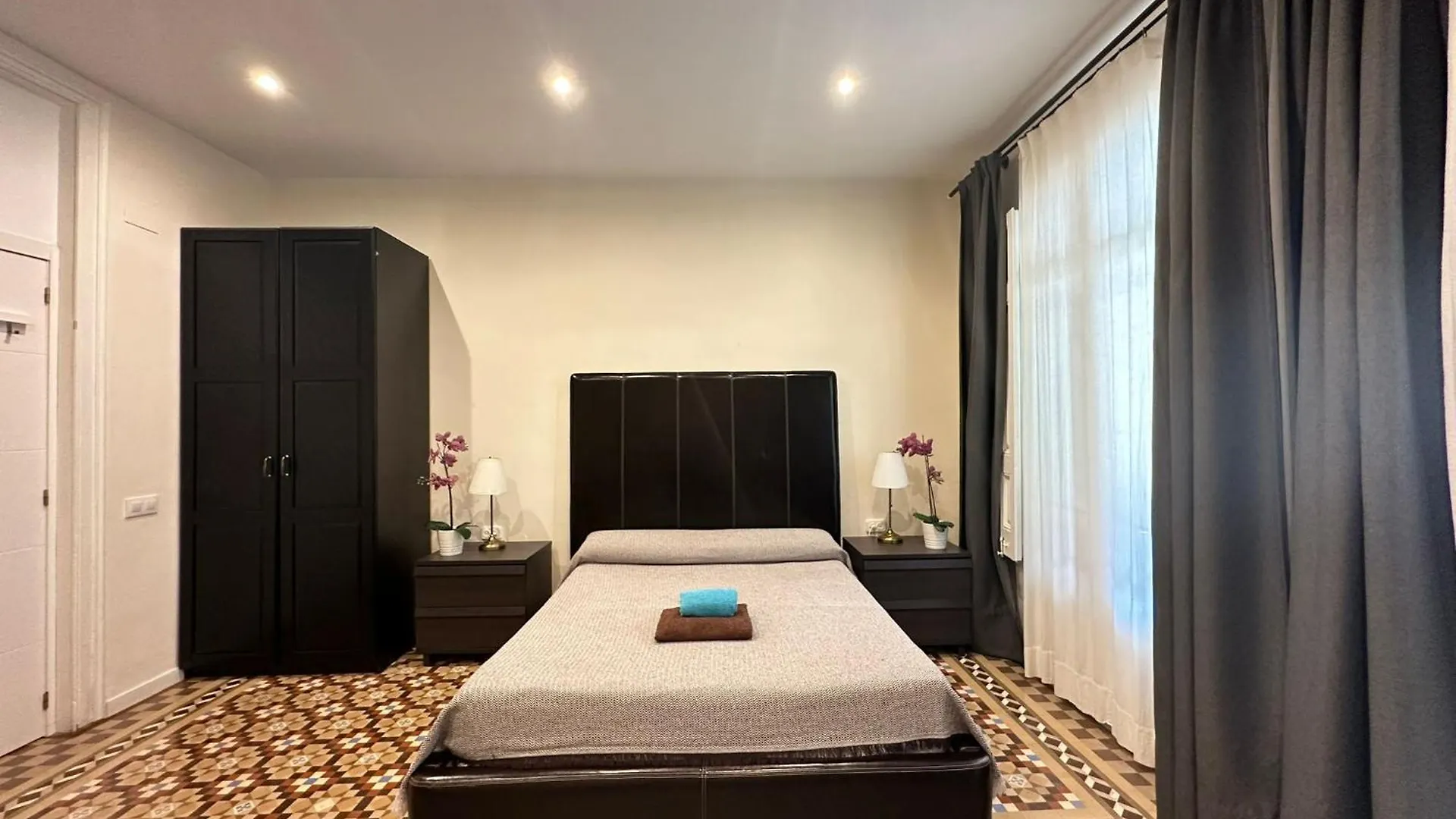 Bed & Breakfast Rooms Balmes Barcelona