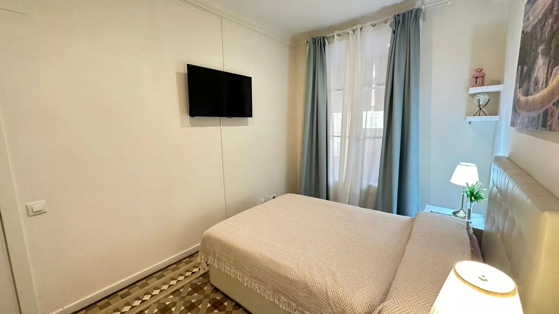 Rooms Balmes Barcelona Bed & Breakfast