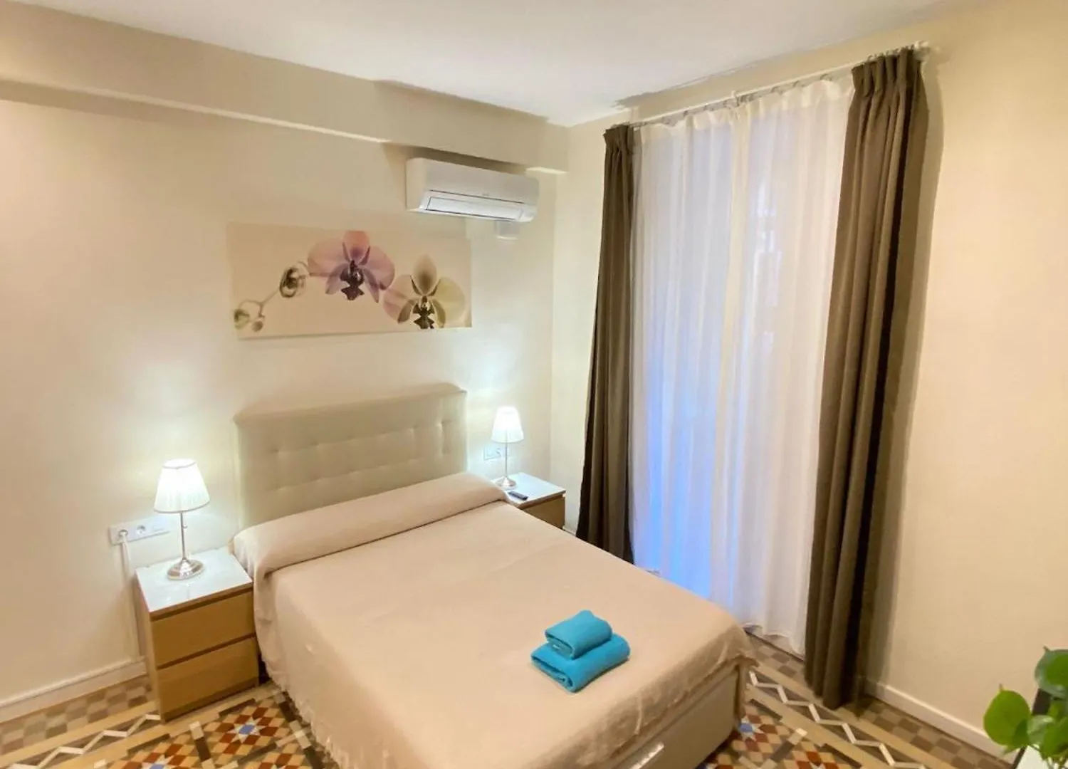 Rooms Balmes Barcelona Bed & Breakfast