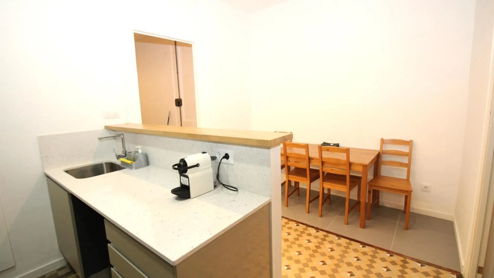 Bed & Breakfast Rooms Balmes Barcelona