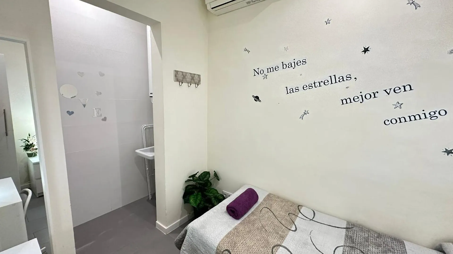 Rooms Balmes Barcelona Bed & Breakfast
